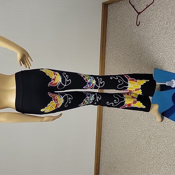Designs by Naomi artistic yoga pants w/butterflies. Women's medium. Black - Picture 5 of 6